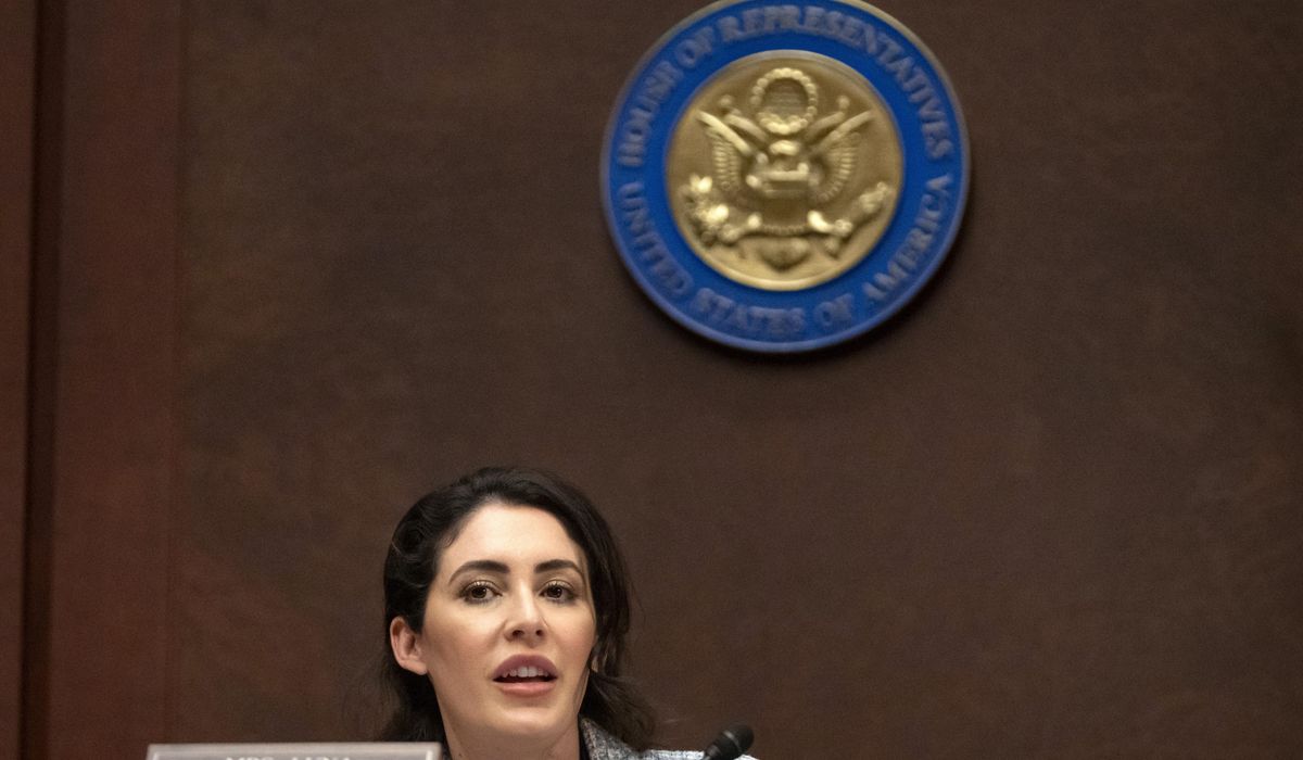 NextImg:Luna, Speaker Johnson reach an agreement on voting for new parents