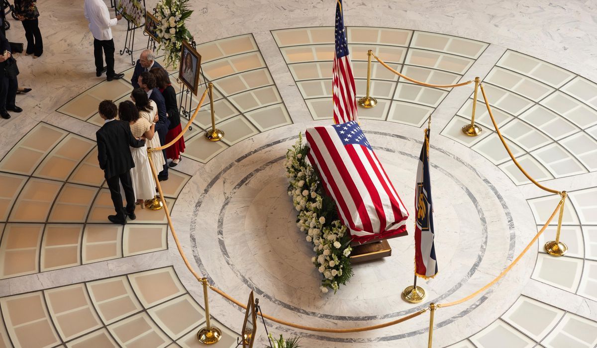 NextImg:Former U.S. Rep. Mia Love honored in Utah after brain cancer death