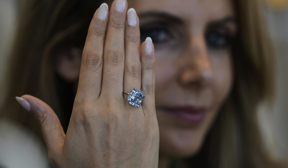 NextImg:Rare blue diamond shines at a $100 million exhibition in Abu Dhabi