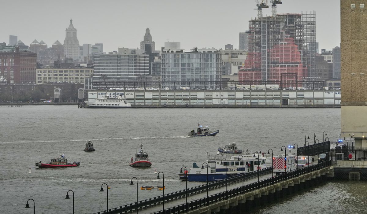 NextImg:Six people have died in a helicopter crash in the Hudson River in New York City, an AP source says