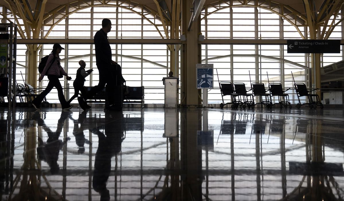 NextImg:Wing of American Airlines jet hits another plane on Reagan National taxiway