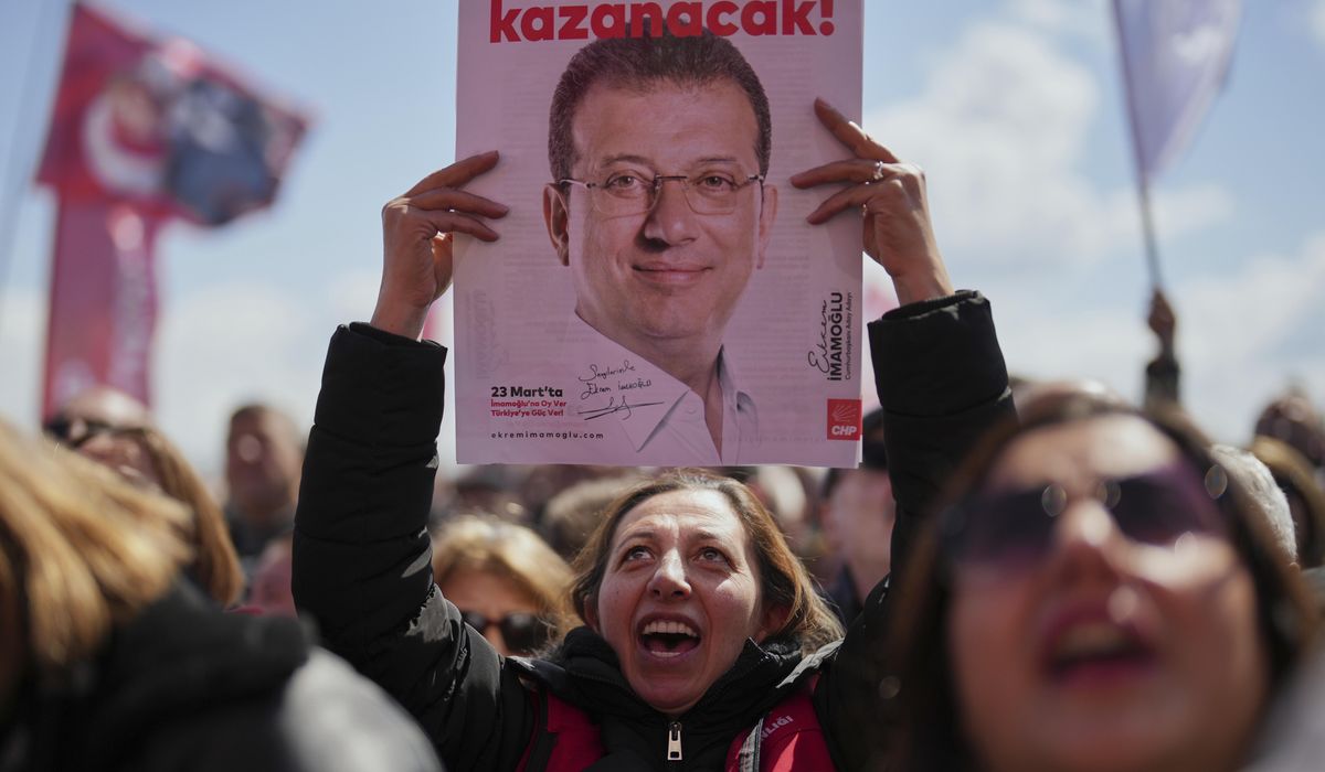 NextImg:Jailed Istanbul mayor appears in court as supporters gather outside his prison