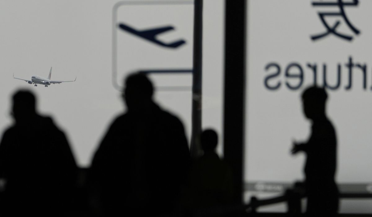 NextImg:High winds and sandstorms prompt Beijing to cancel hundreds of flights and close parks