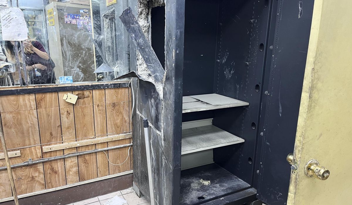 NextImg:Millions in merchandise taken by burglars who tunneled through concrete into L.A. jewelry store