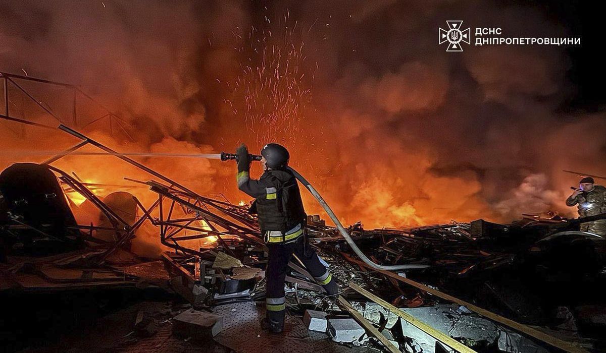 NextImg:Russian glide bombs and artillery strike a Ukrainian city, killing 1