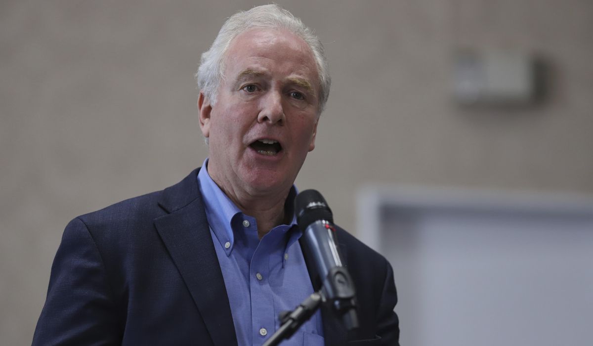 NextImg:Van Hollen meets with Kilmar Abrego Garcia in El Salvador