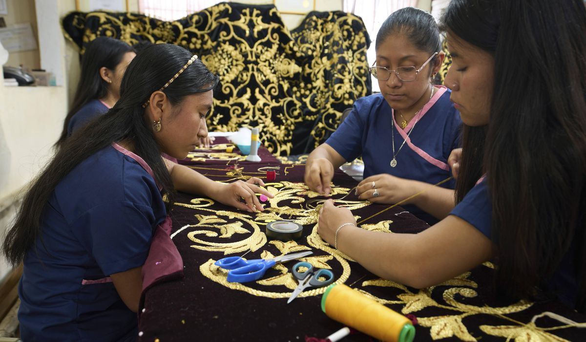 NextImg:Guatemala artisans hand-stitch velvet cloaks for Holy Week processions