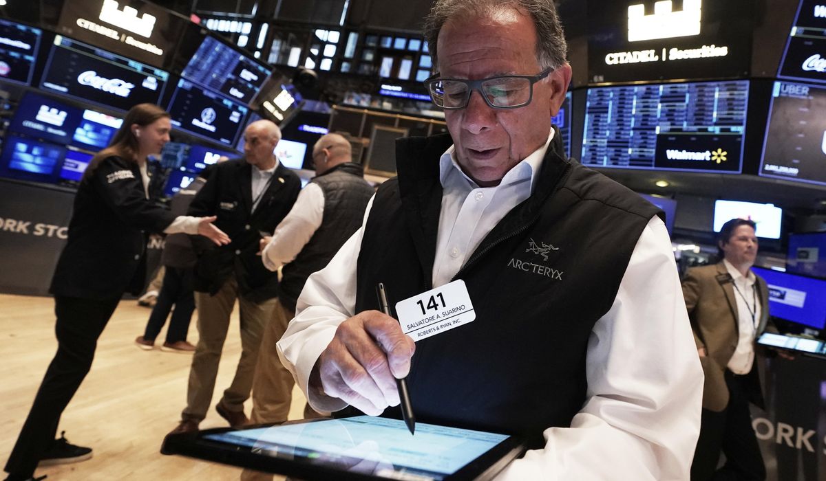 NextImg:Wall Street and the dollar tumble as investors retreat further from the United States