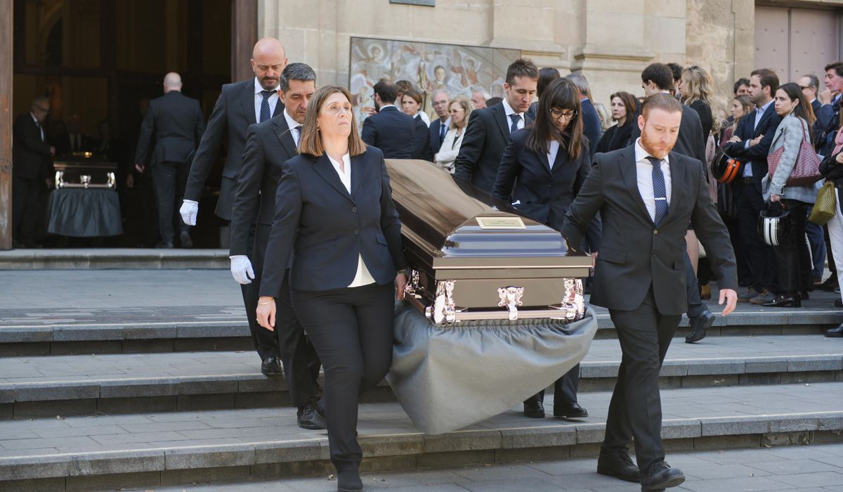 NextImg:Hundreds mourn Spanish family killed in New York City helicopter crash