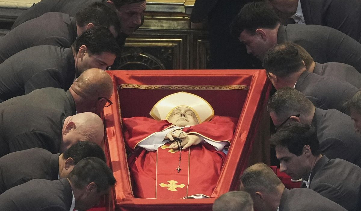 NextImg:Catholic faithful pay their final respects to Pope Francis in St. Peter’s Basilica