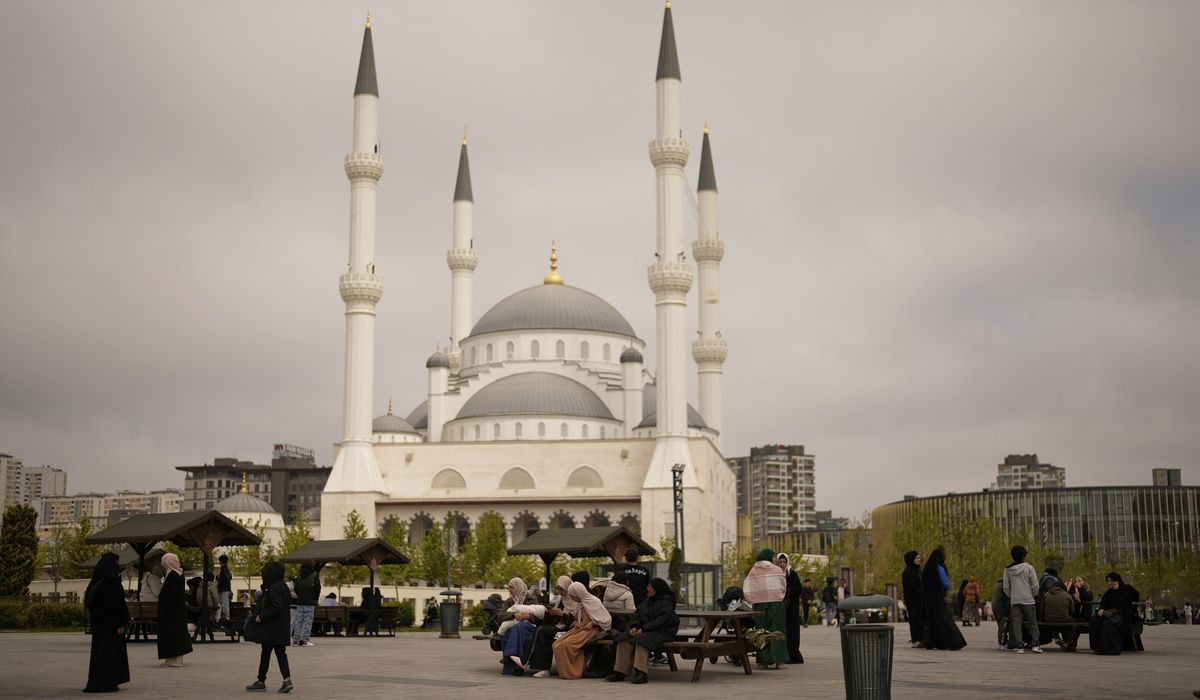 NextImg:Earthquake measuring 6.2 shakes Istanbul and injures more than 150 people