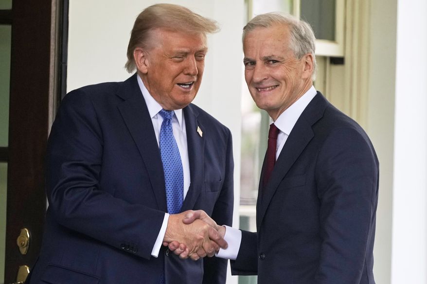 Norwegian Prime Minister Jonas Gahr Støre is greeted by President Donald Trump as he arrives at the West Wing of the White House, Thursday, April 24, 2025, in Washington. (AP Photo/Mark Schiefelbein)