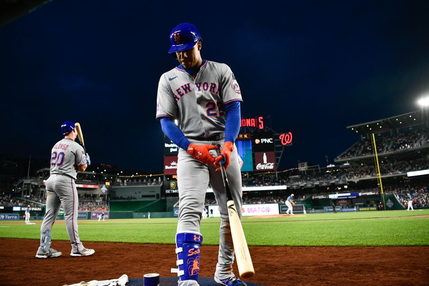 New York Mets right fielder Juan Soto (22) in the on-deck circle during the sixth inning of an MLB game against the Washington Nationals at Nationals Park in Washington D.C., April 25, 2025. (Photo by All-Pro Reels for Washington Times Sports)