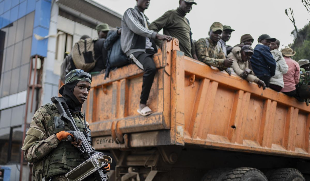 NextImg:Red Cross escorts hundreds of stranded Congolese soldiers from rebel-controlled city to capital