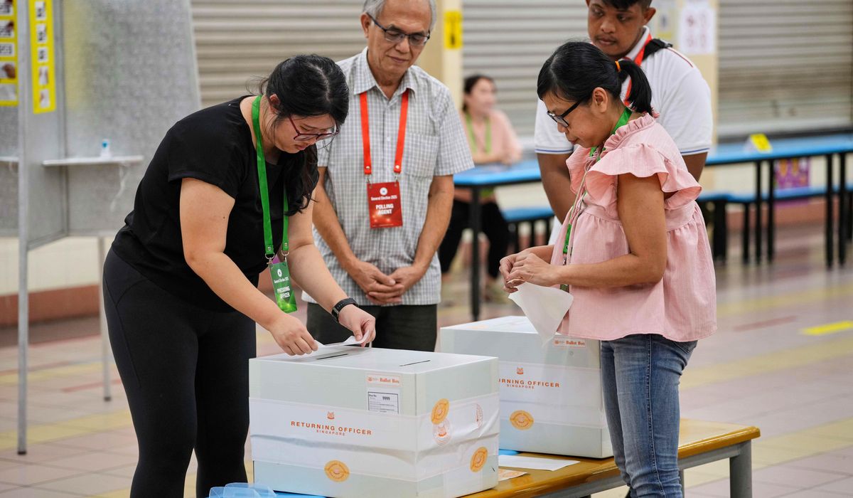 NextImg:Voting closes in Singapore as its long-ruling party seeks a bigger win
