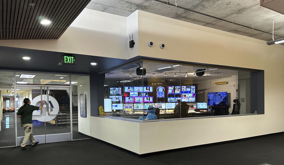 NextImg:Heads of NPR, PBS explore legal challenges against Trump’s push to strip their funding