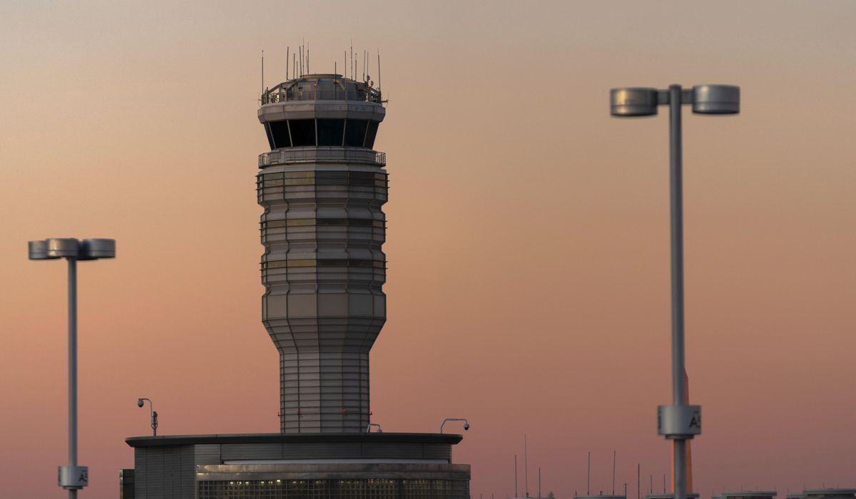 NextImg:Army pausing helicopter flights near Washington airport after close calls