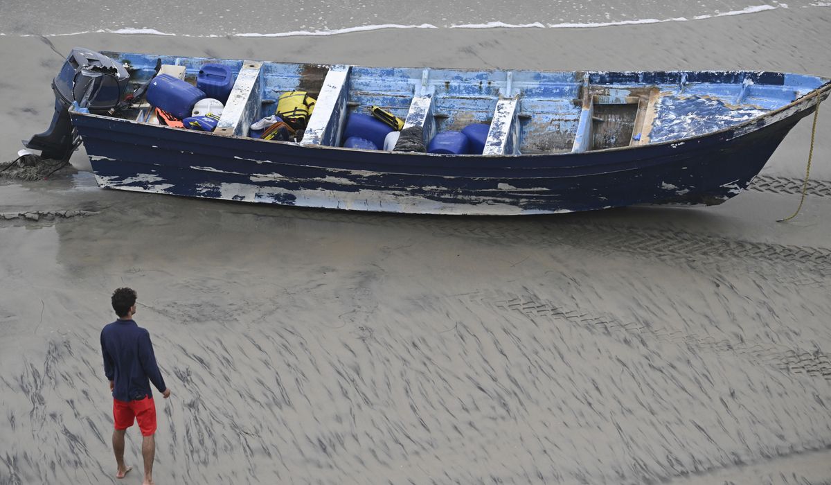 NextImg:Search halted with 7 missing after boat thought to be carrying migrants capsized off San Diego