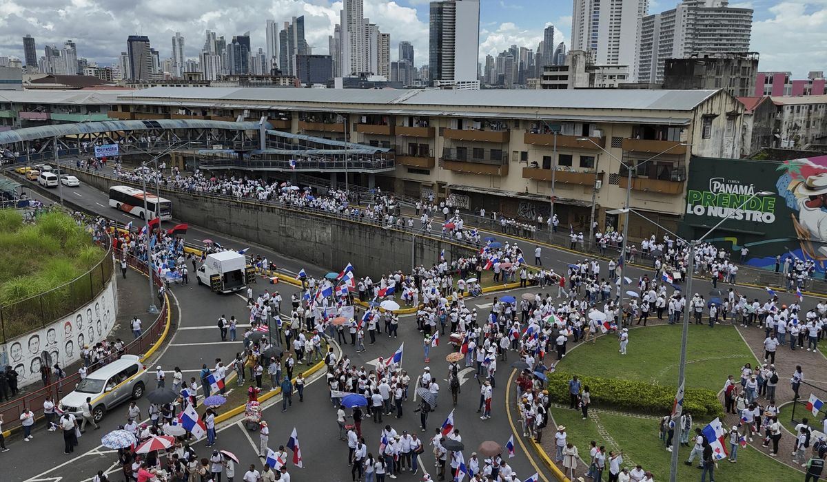 NextImg:Thousands march over concern Panama bending to U.S. government