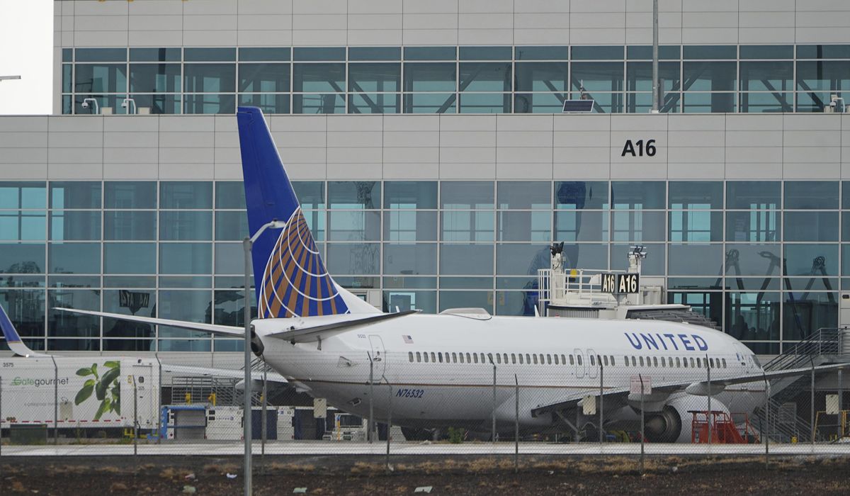 NextImg:Air traffic controllers in Denver scrambled to use backup communications during an outage