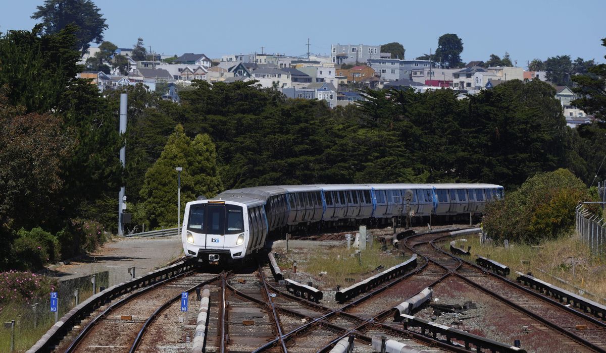 NextImg:San Francisco region’s commuter trains are running again after hours-long stoppage