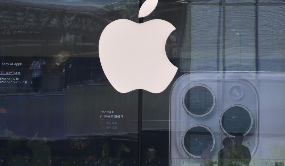 NextImg:Apple has had few incentives in the past to start making iPhones in U.S.