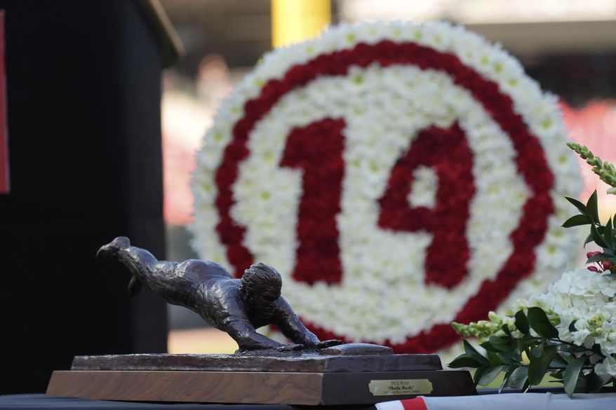A Pete Rose sculpture is shown during Pete Rose Night events before a baseball game between the Cincinnati Reds and the Chicago White Sox, Wednesday, May 14, 2025, in Cincinnati. (AP Photo/Carolyn Kaster)