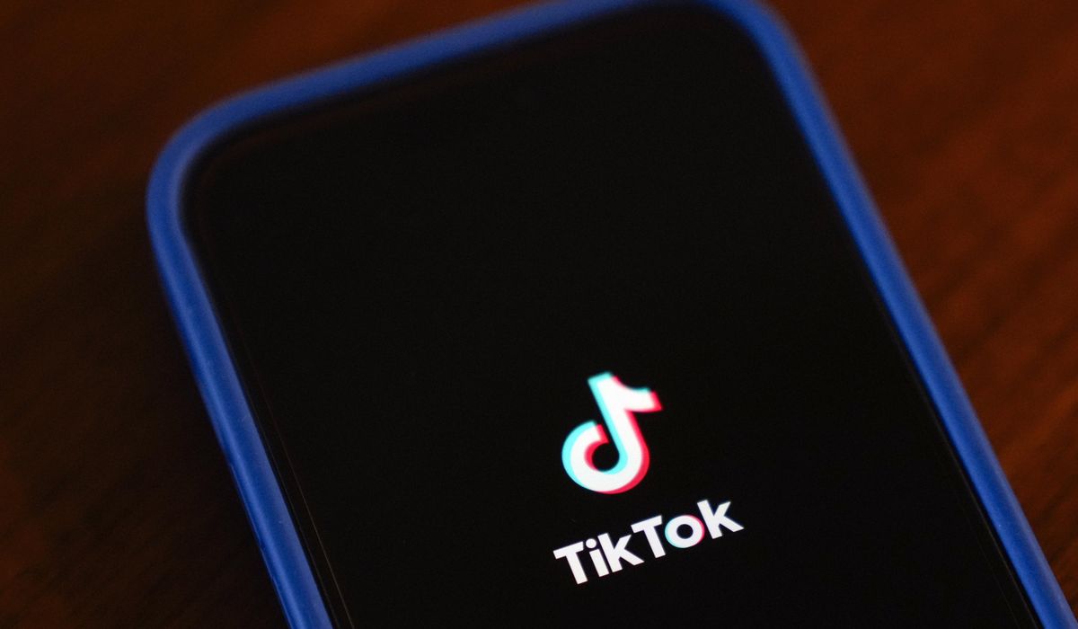 NextImg:Young men shaving eyelashes to ‘look more masculine’ in latest TikTok fad