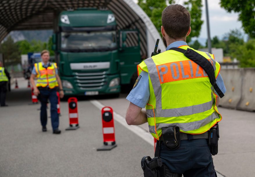 German police officers carry out checks at the border crossing coming from Austria near Kiefersfelden, Germany, Thursday, May 15, 2025 as top security official says that the number of people turned back at the country’s borders increased by nearly half in the new government’s first week in office after it stepped up police checks at its frontiers. (Peter Kneffel/dpa via AP)