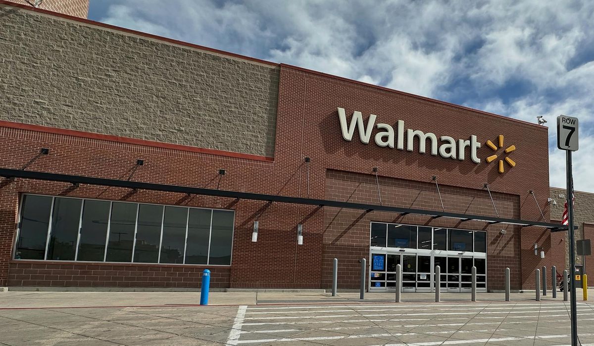 NextImg:Trump tells Walmart to ‘eat the tariffs’ rather than hike prices