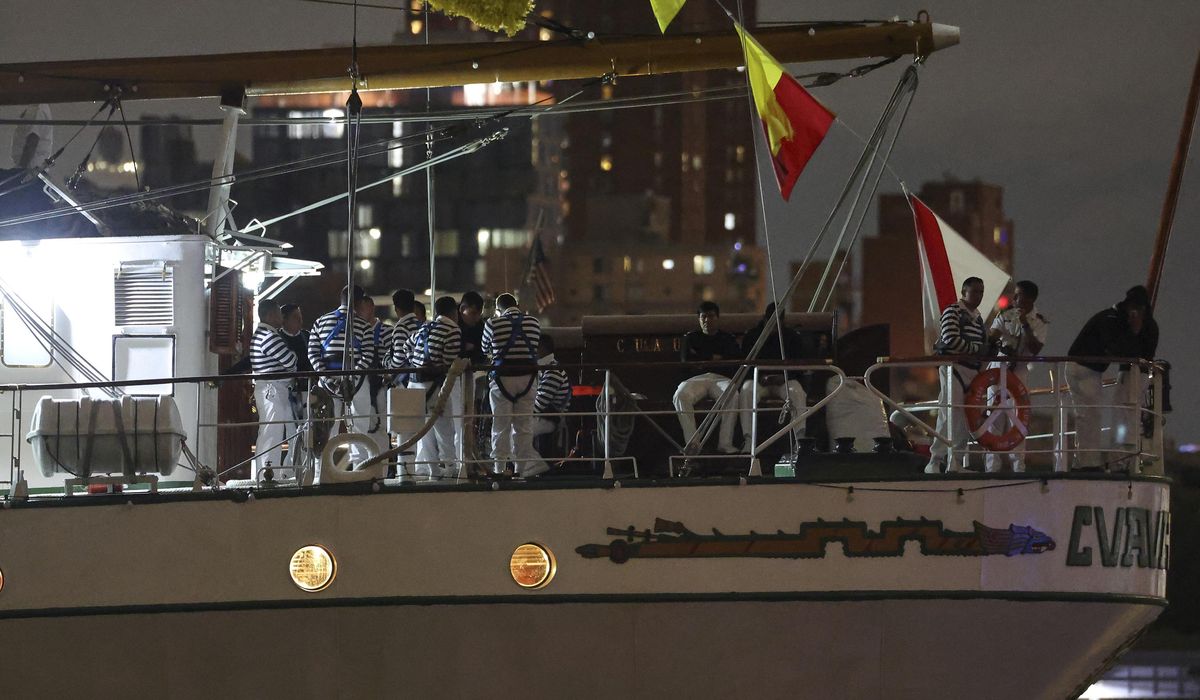 NextImg:Two dead after Mexican navy ship on ‘global goodwill’ tour crashes into Brooklyn Bridge