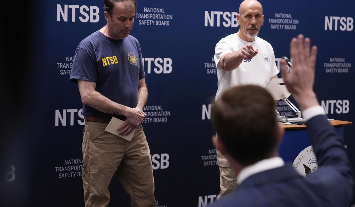 NextImg:Radio calls asked tugs for help 45 seconds before Mexican ship hit Brooklyn Bridge, officials say