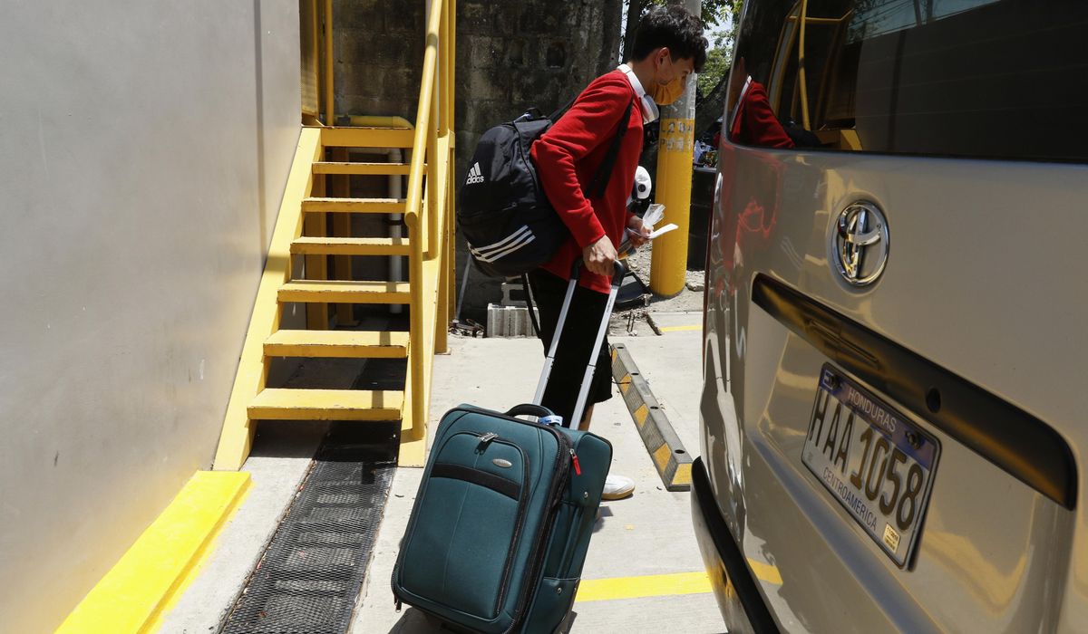 NextImg:Trump effect: Study finds 1 million illegal immigrants have left U.S. since January