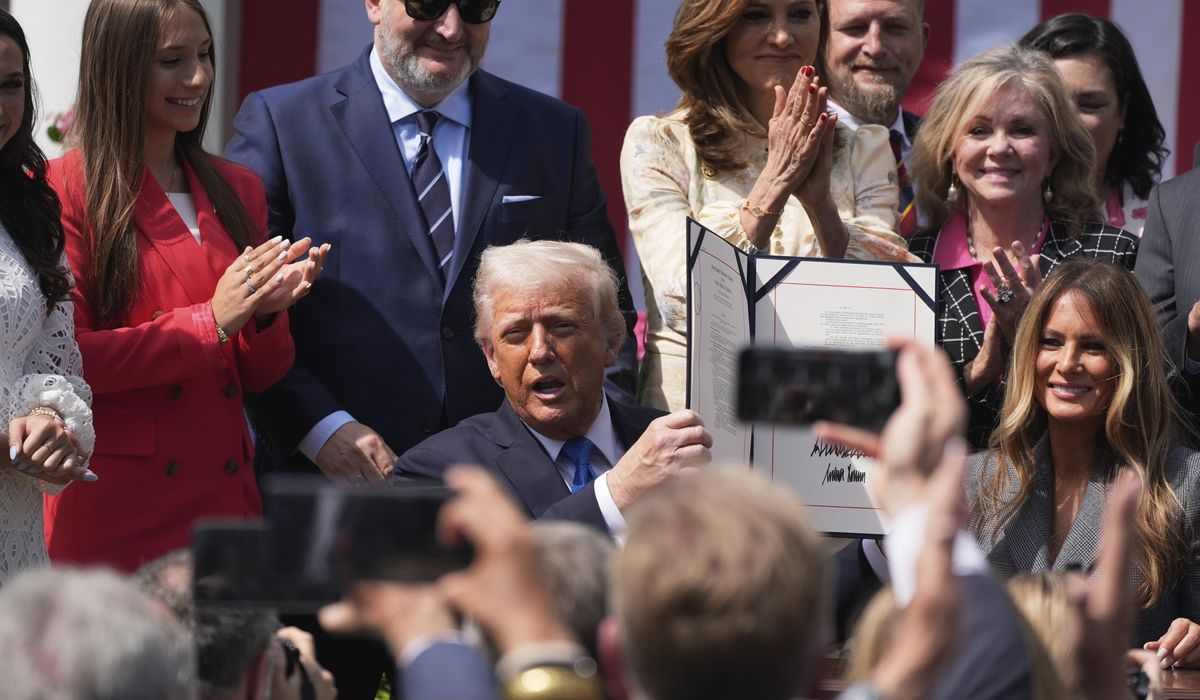 NextImg:Trump signs bill championed by first lady that removes revenge porn from social media