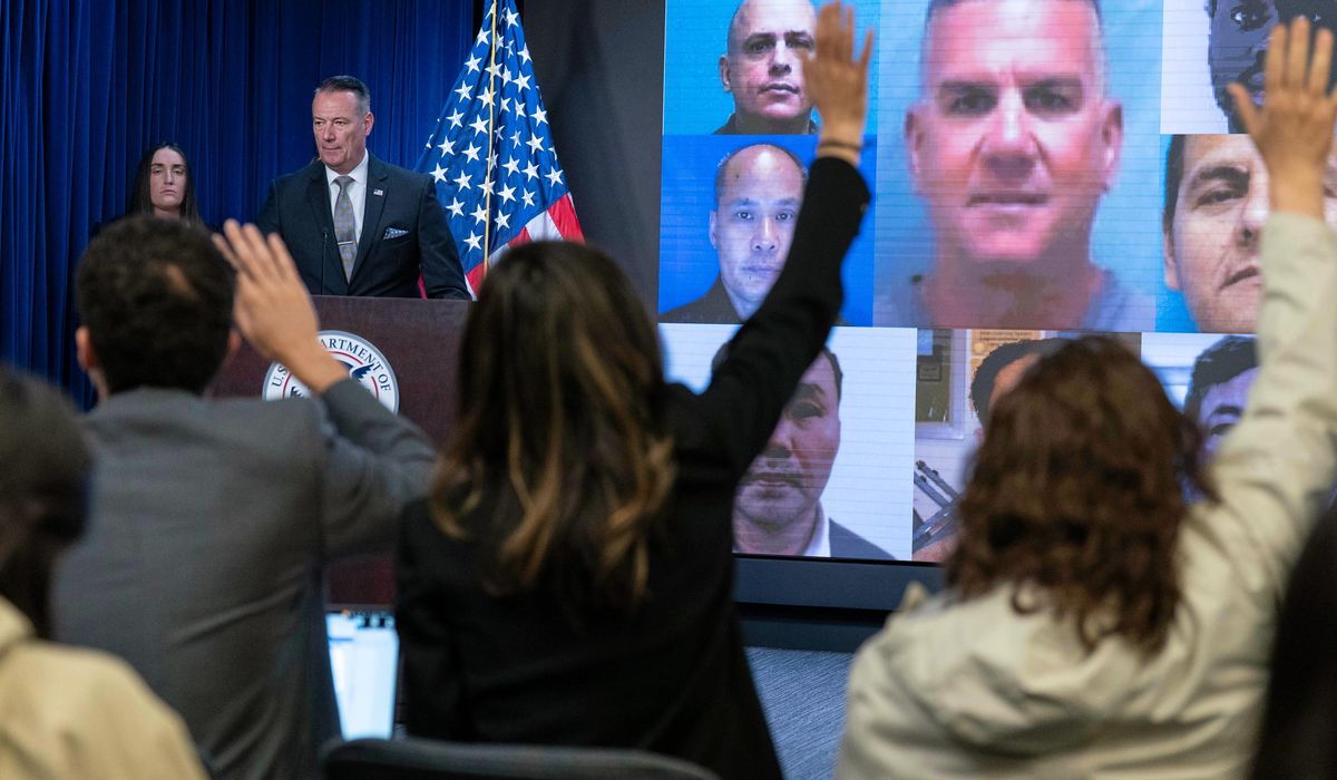 NextImg:U.S. completes deportation of 8 felon migrants to South Sudan