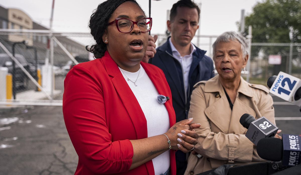 NextImg:Rep. Lamonica McIver’s antics at ICE detention center spark effort to boot her from Congress