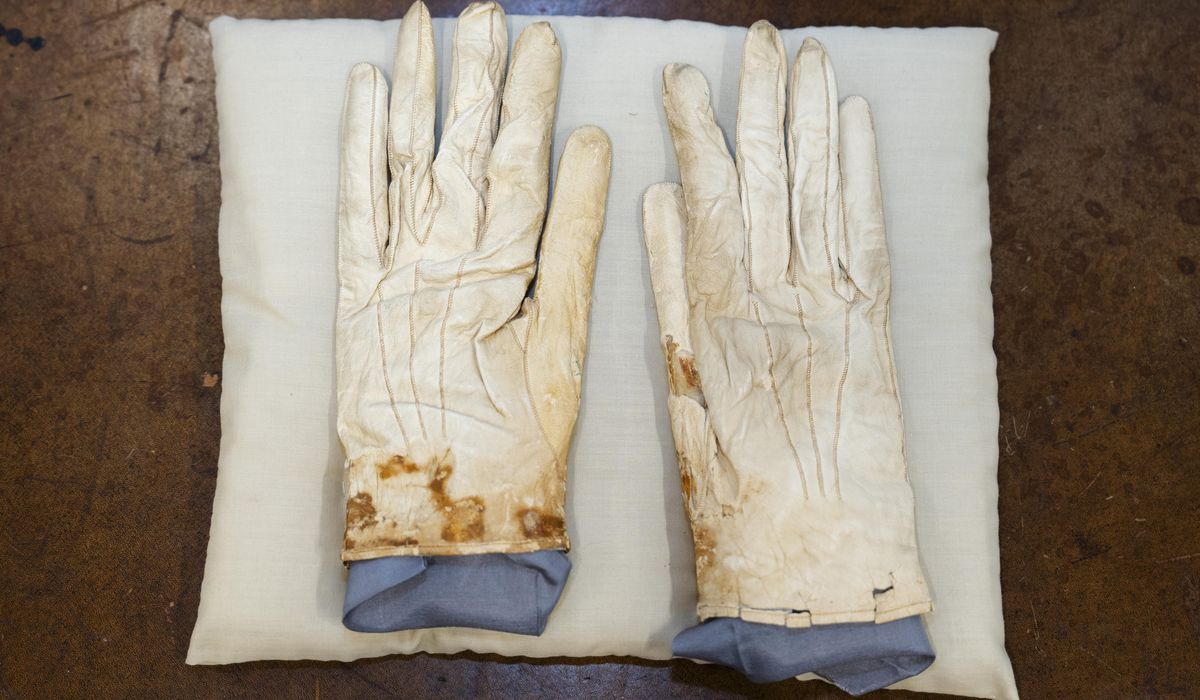 NextImg:Lincoln Presidential Foundation auctions off 144 pieces of memorabilia to cover debt