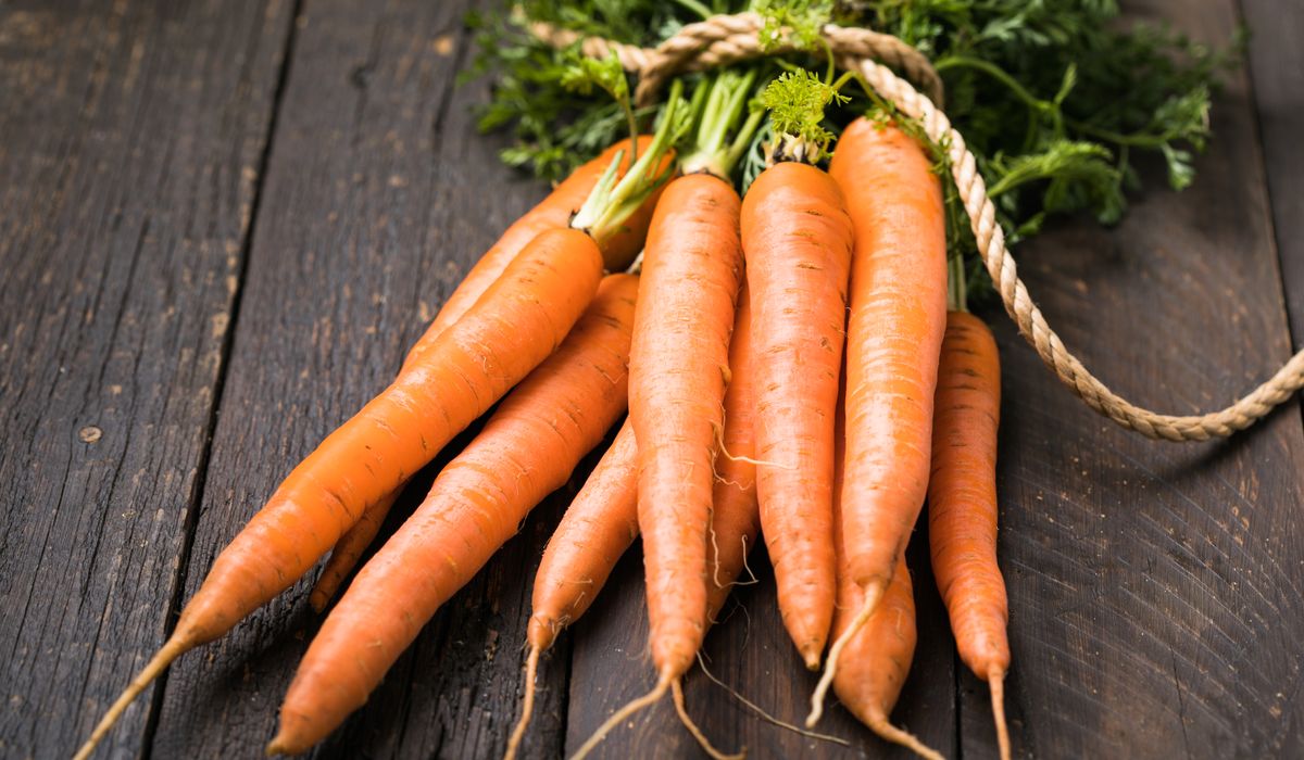 NextImg:TikTok’s ‘carrotmaxxing’ craze promises a tanned glow — and orange skin