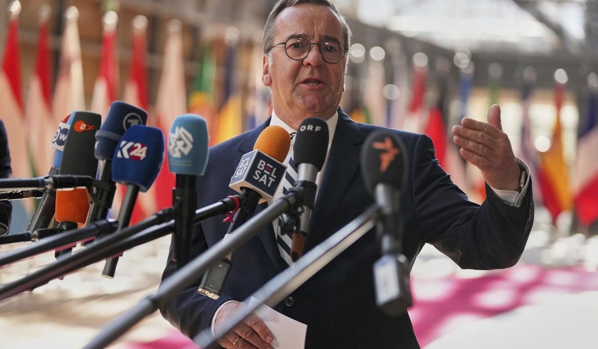 NextImg:German defense minister: draft could return if volunteer numbers fall short