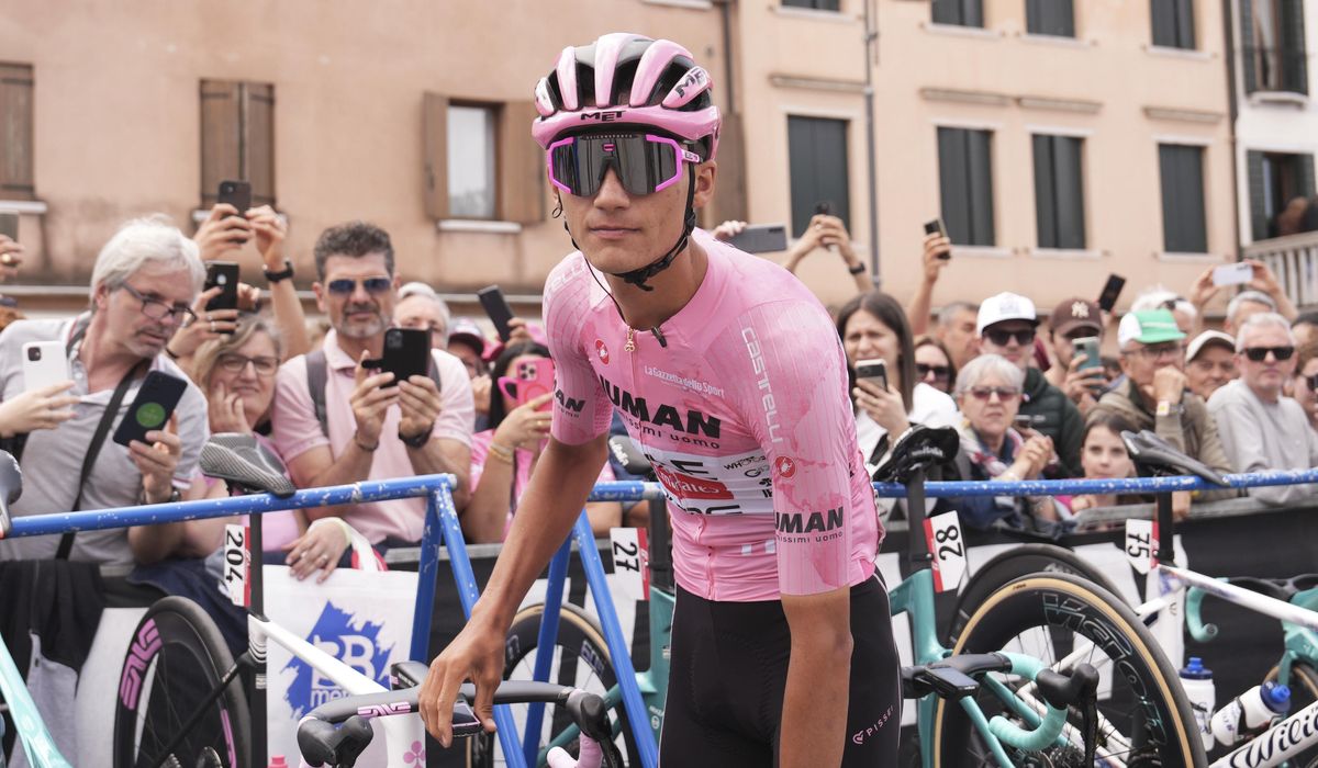 NextImg:Mexican rider Del Toro stretches Giro lead beyond a minute with rivals slowed by crash in 14th stage