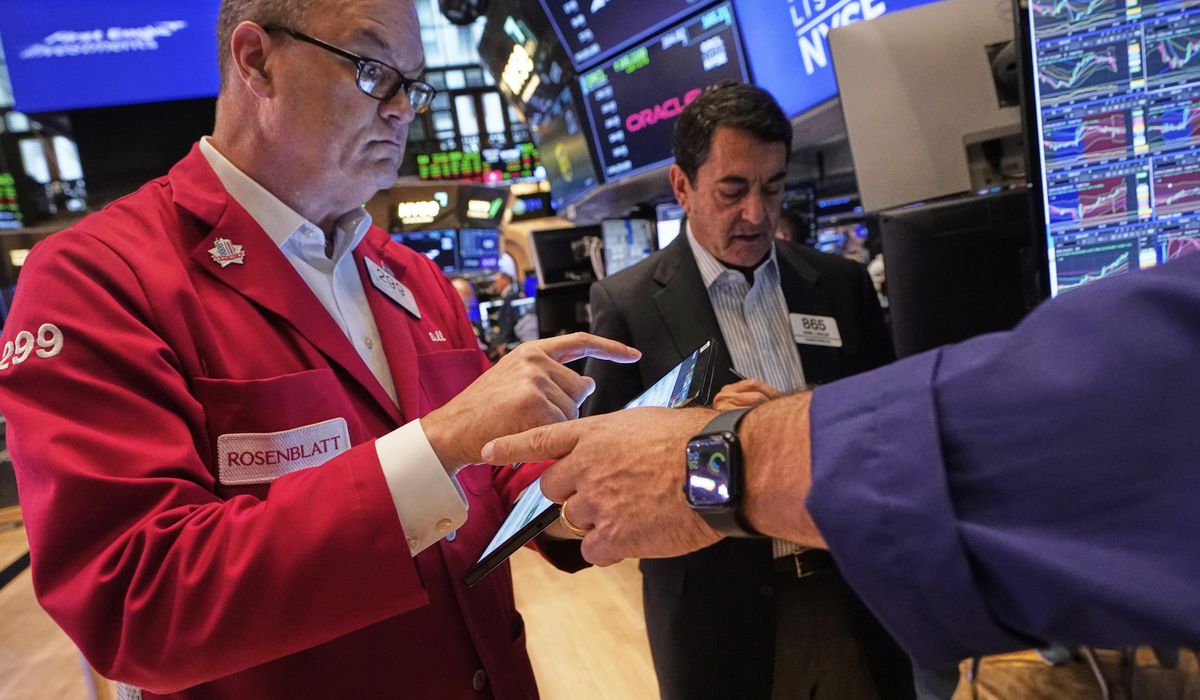 NextImg:Wall Street drifts as oil prices jump and U.S. manufacturing slumps