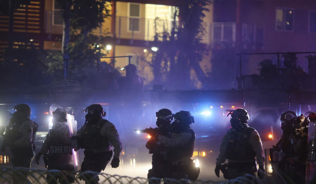NextImg:After tear gas and street fires, a Los Angeles community cleans up as National Guard troops arrive