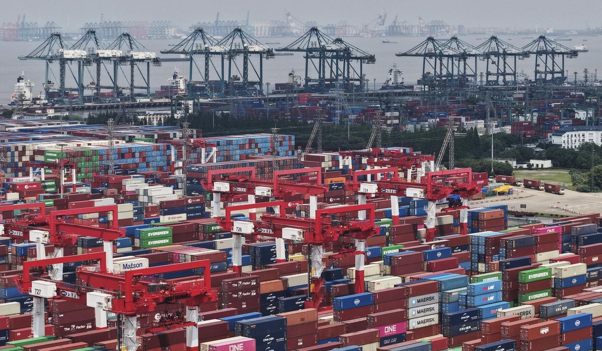 NextImg:Trump gets ‘good reports’ from his team in trade talks with China