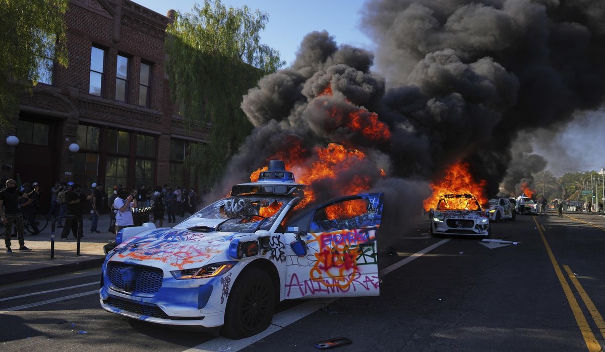 NextImg:What riot? Democrats don’t see violence or mayhem at Los Angeles protests
