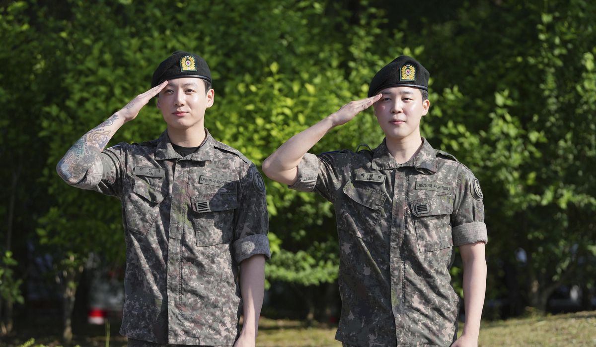 NextImg:Fans greet K-pop stars Jimin and Jung Kook of BTS discharged from military service
