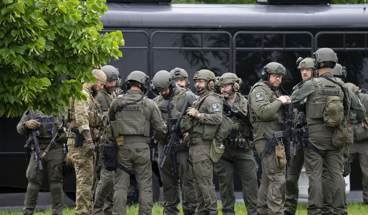 NextImg:Manhunt underway for cop impersonator who shot two Minnesota state lawmakers