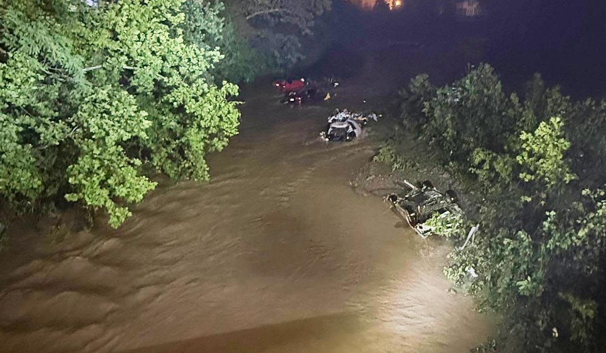 NextImg:Flash flooding kills 3 in West Virginia, rescue teams searching for missing people