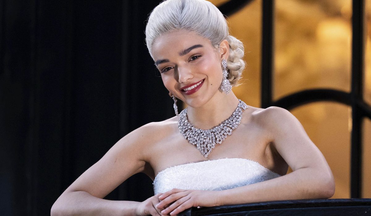 NextImg:Rachel Zegler serenades the crowd for free in a new London production of ‘Evita’