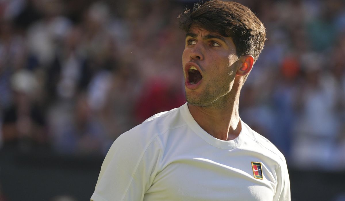 NextImg:Two-time defending champ Alcaraz needs 5 sets to beat Fognini