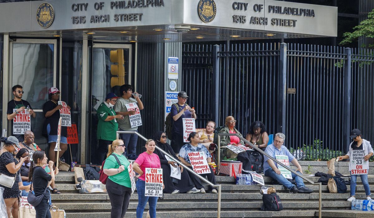 NextImg:Negotiations resume in Philadelphia as thousands of city workers strike over wages, work conditions